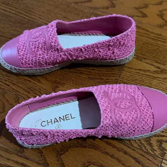 CHANEL Vibrant Pink Espadrilles - Picture 2 of 4